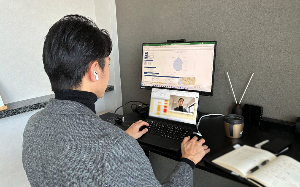 Microsoft Copilot Studio内製化研修を受講する様子
